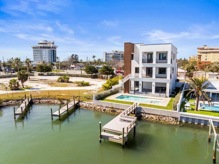 Image No.13-4 Bed Property for sale