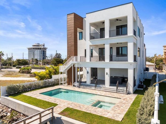 Image No.15-4 Bed Property for sale