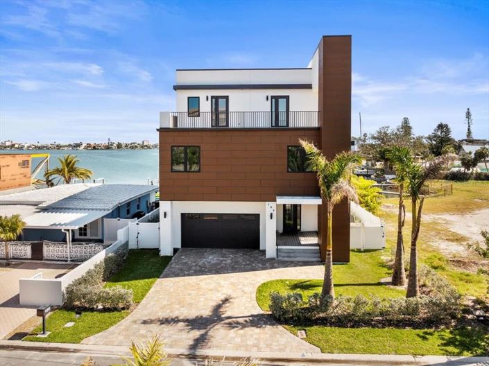 Image No.2-4 Bed Property for sale