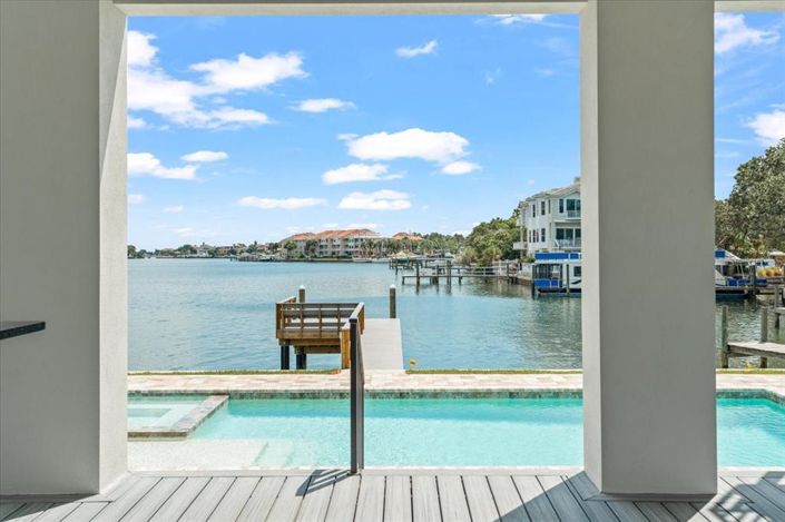 Image No.28-4 Bed Property for sale