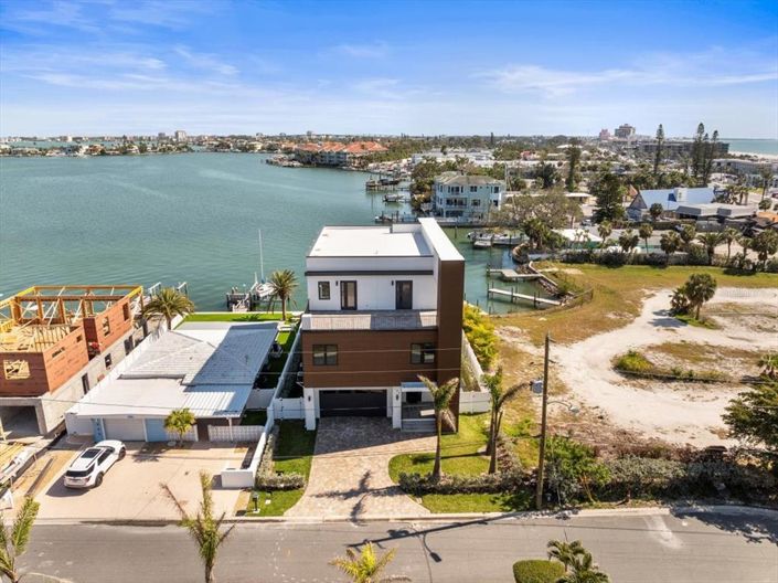 Image No.5-4 Bed Property for sale