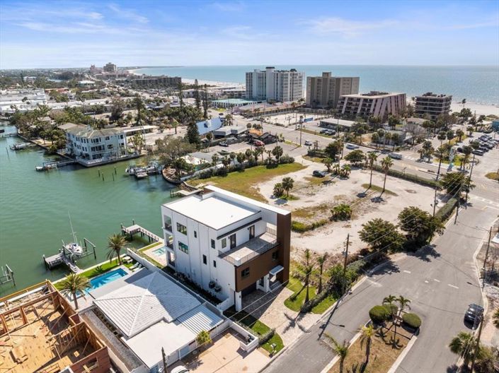 Image No.6-4 Bed Property for sale