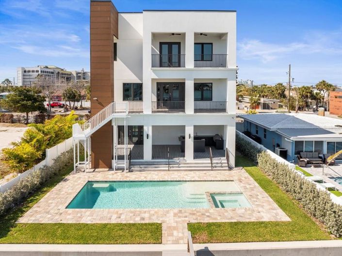 Image No.60-4 Bed Property for sale