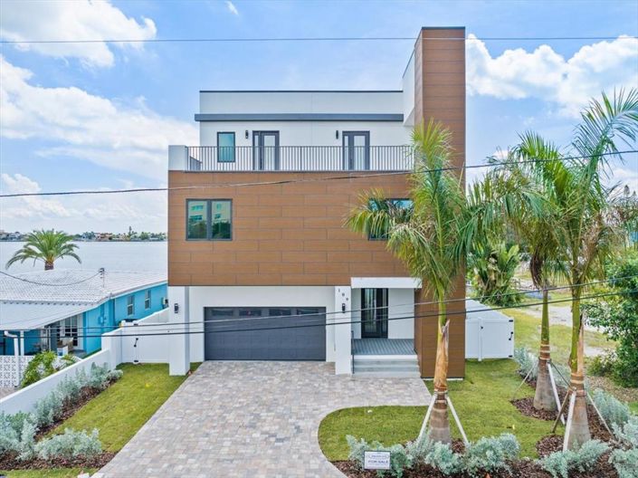 Image No.62-4 Bed Property for sale