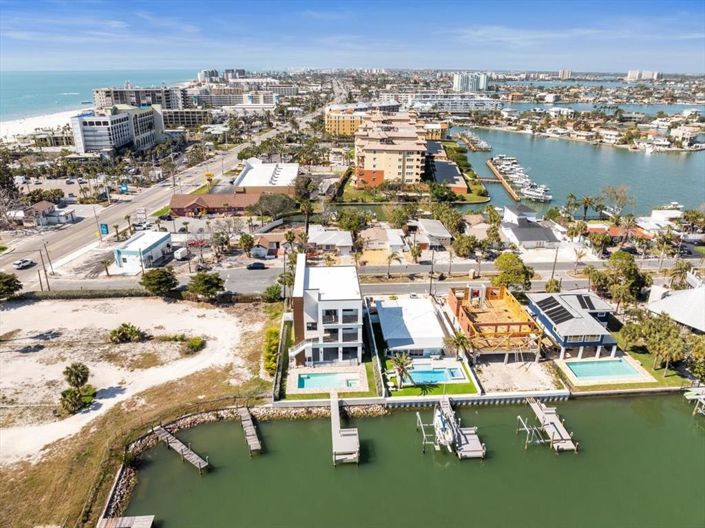 Image No.8-4 Bed Property for sale