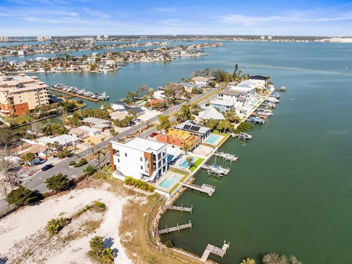 Image No.9-4 Bed Property for sale