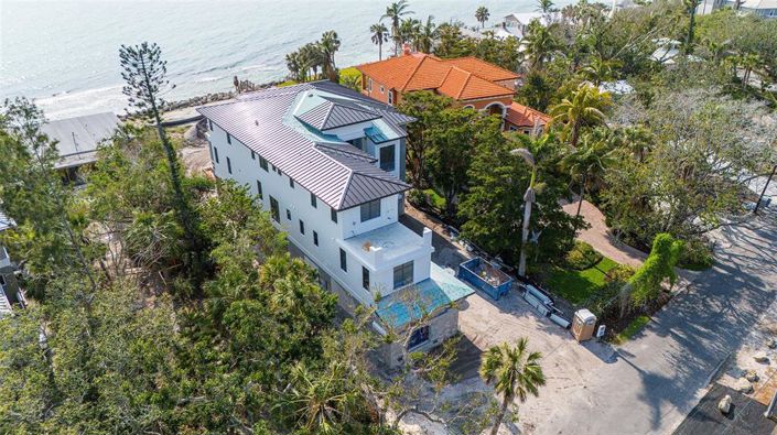 Image No.10-5 Bed Property for sale