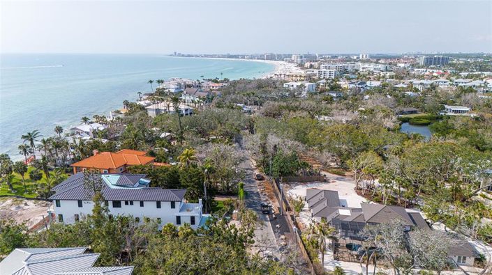 Image No.8-5 Bed Property for sale