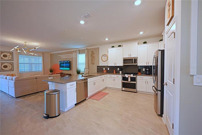 Image No.10-8 Bed Property for sale