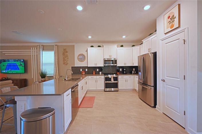 Image No.11-8 Bed Property for sale