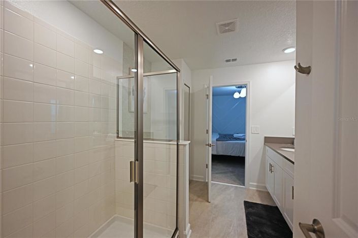 Image No.25-8 Bed Property for sale