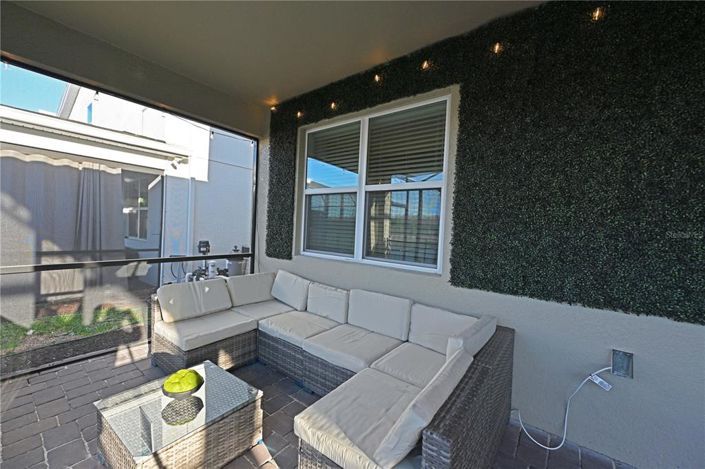 Image No.50-8 Bed Property for sale