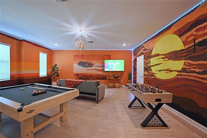 Image No.8-8 Bed Property for sale