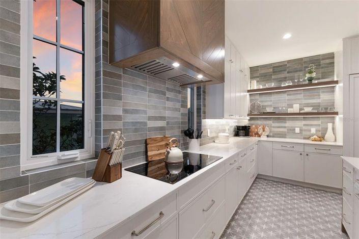 Image No.11-5 Bed Property for sale