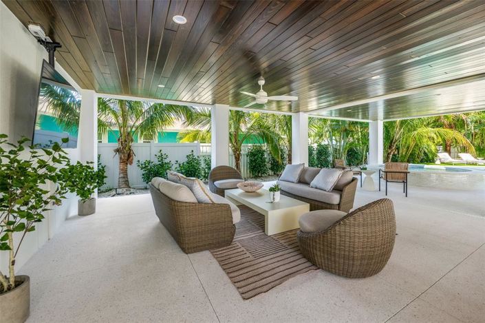 Image No.20-5 Bed Property for sale