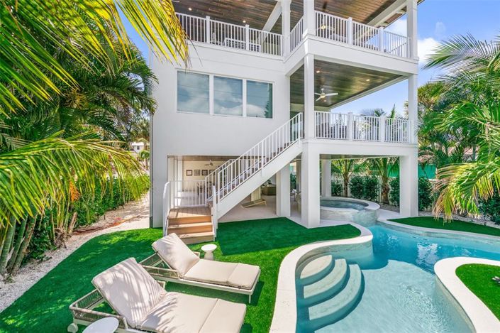 Image No.28-5 Bed Property for sale