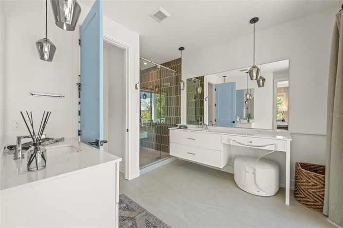 Image No.38-5 Bed Property for sale