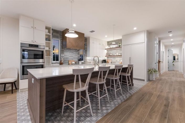 Image No.8-5 Bed Property for sale