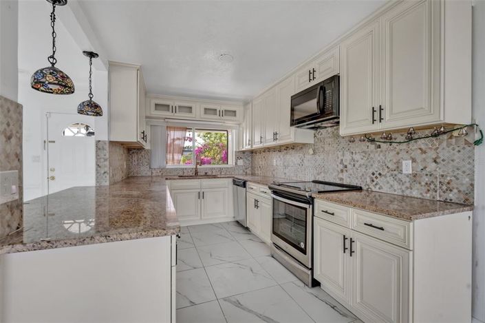 Image No.12-3 Bed Property for sale