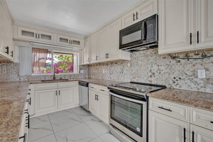 Image No.13-3 Bed Property for sale