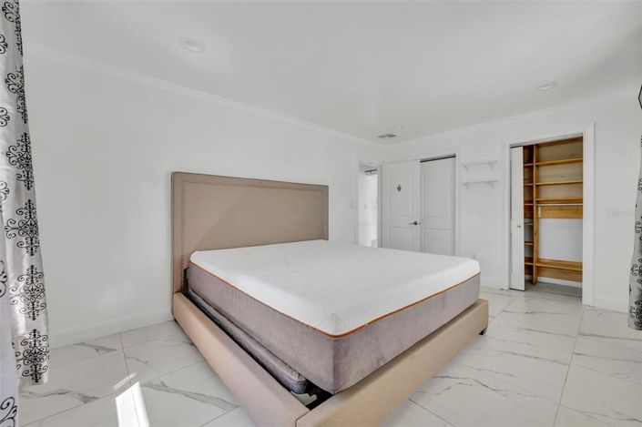 Image No.21-3 Bed Property for sale