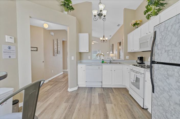 Image No.12-3 Bed Property for sale