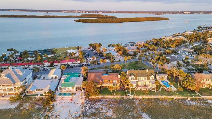 Image No.32-6 Bed Property for sale