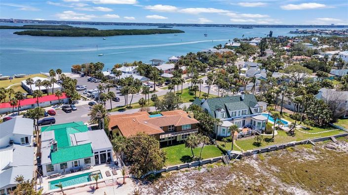 Image No.4-6 Bed Property for sale