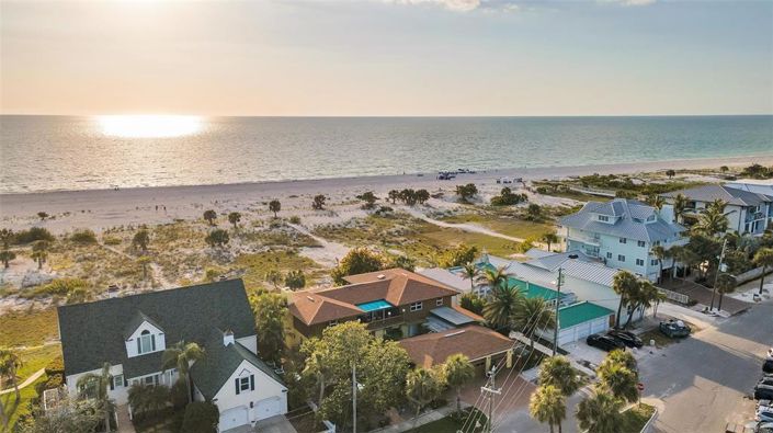 Image No.40-6 Bed Property for sale