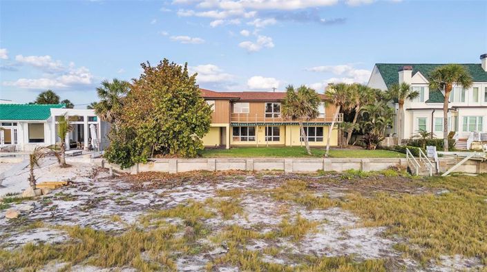 Image No.44-6 Bed Property for sale