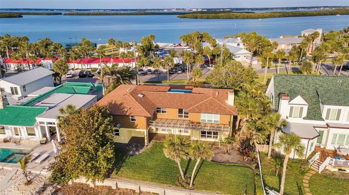 Image No.50-6 Bed Property for sale