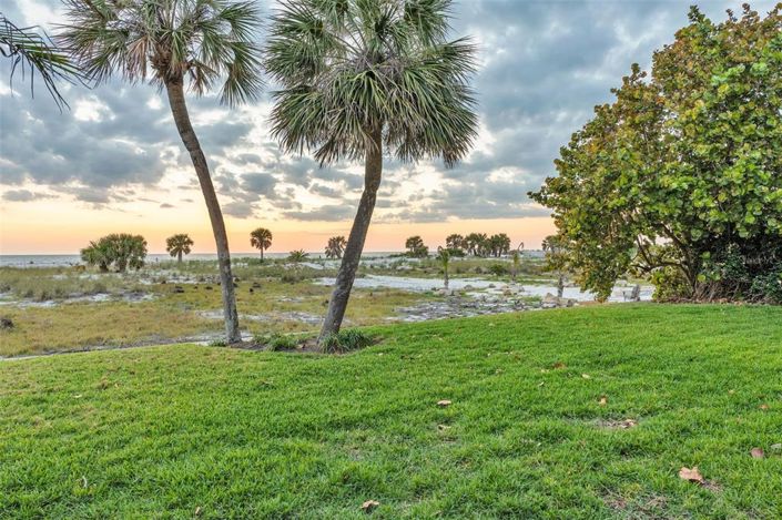 Image No.8-6 Bed Property for sale