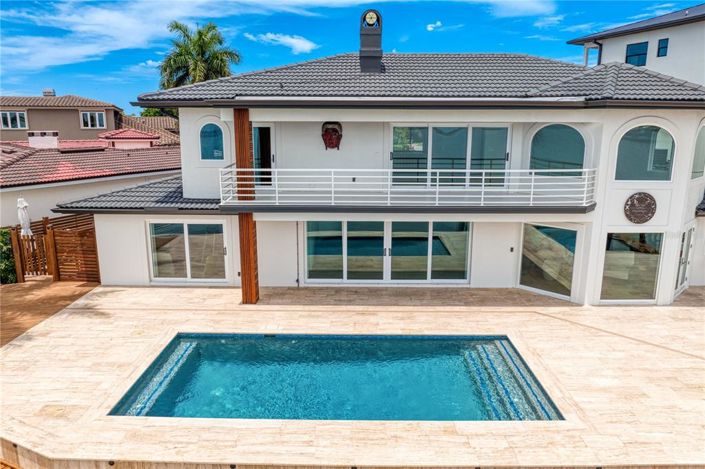 Image No.12-3 Bed Property for sale