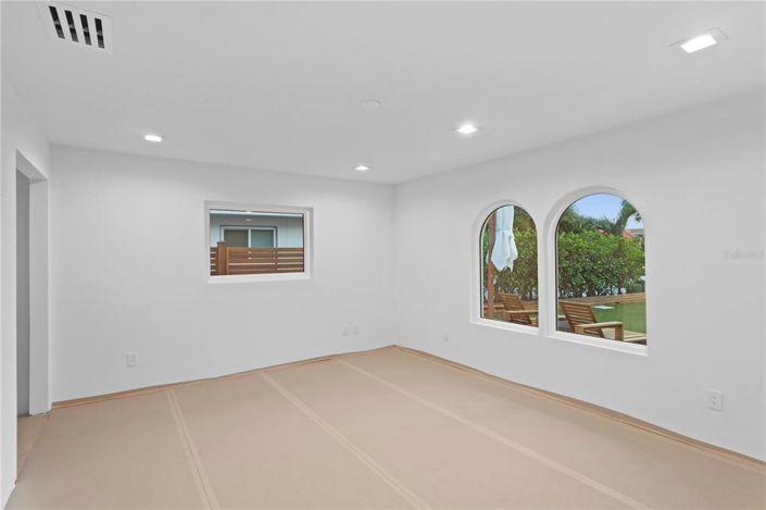 Image No.60-3 Bed Property for sale