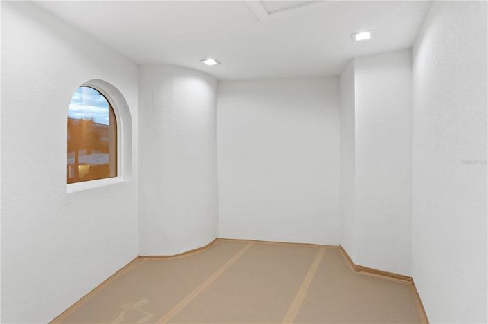 Image No.72-3 Bed Property for sale