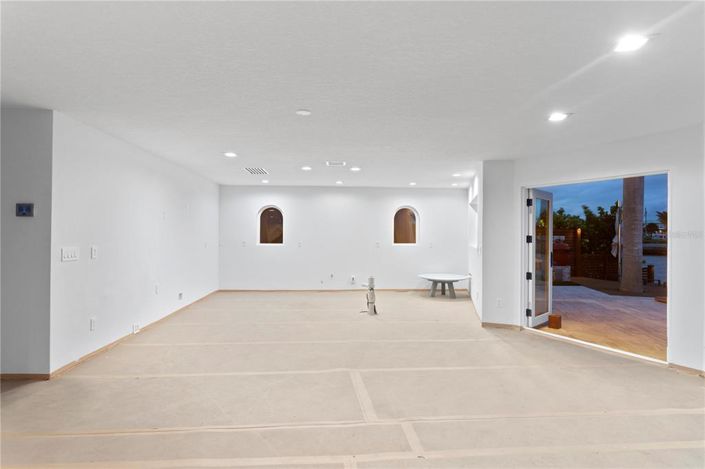 Image No.77-3 Bed Property for sale