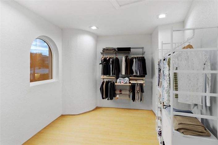 Image No.83-3 Bed Property for sale