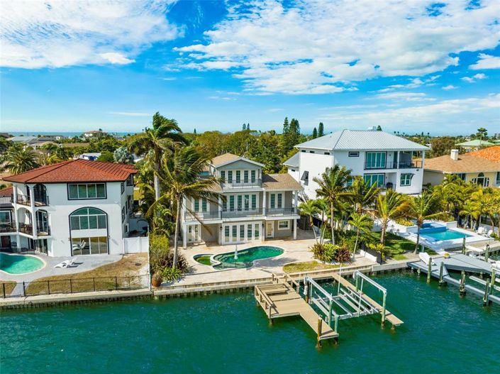 Image No.60-4 Bed Property for sale