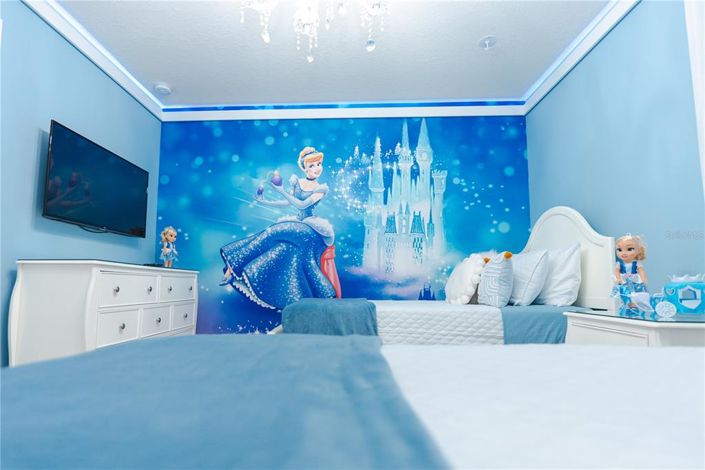 Image No.18-8 Bed Property for sale