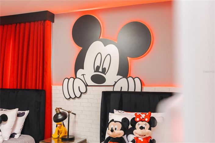 Image No.22-8 Bed Property for sale