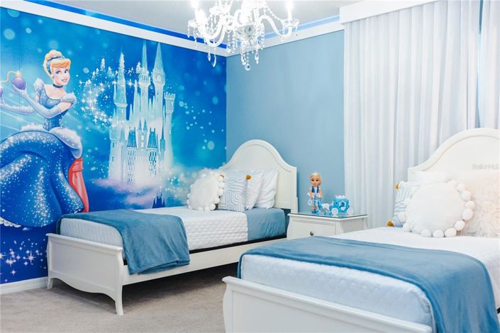 Image No.25-8 Bed Property for sale