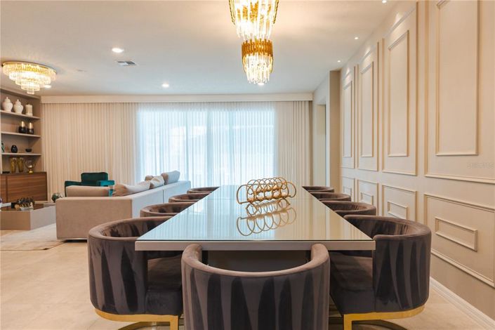 Image No.4-8 Bed Property for sale