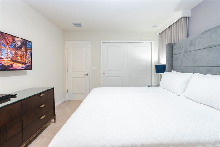 Image No.40-8 Bed Property for sale