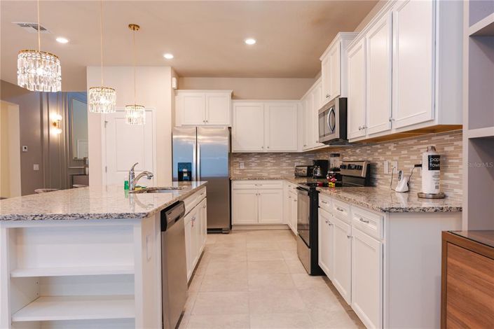 Image No.60-8 Bed Property for sale