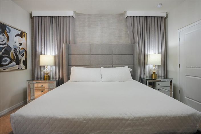 Image No.65-8 Bed Property for sale