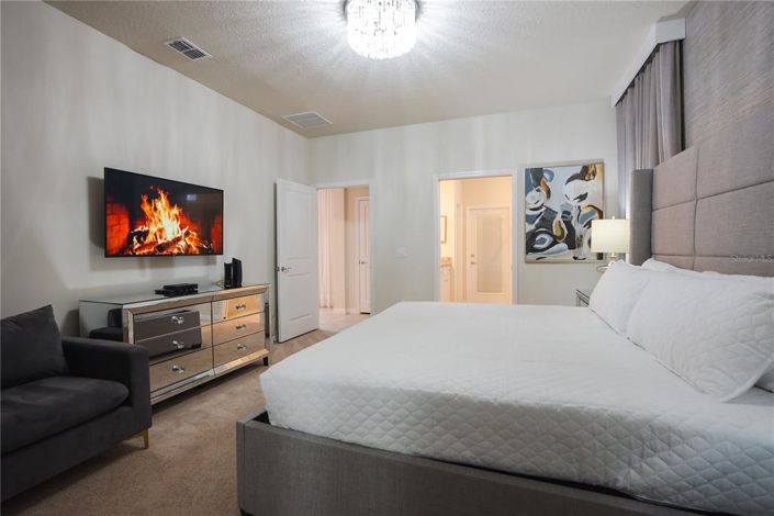 Image No.66-8 Bed Property for sale