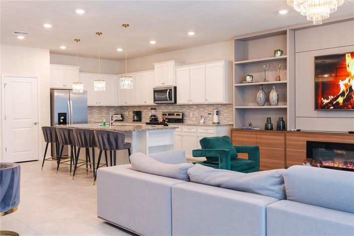 Image No.71-8 Bed Property for sale