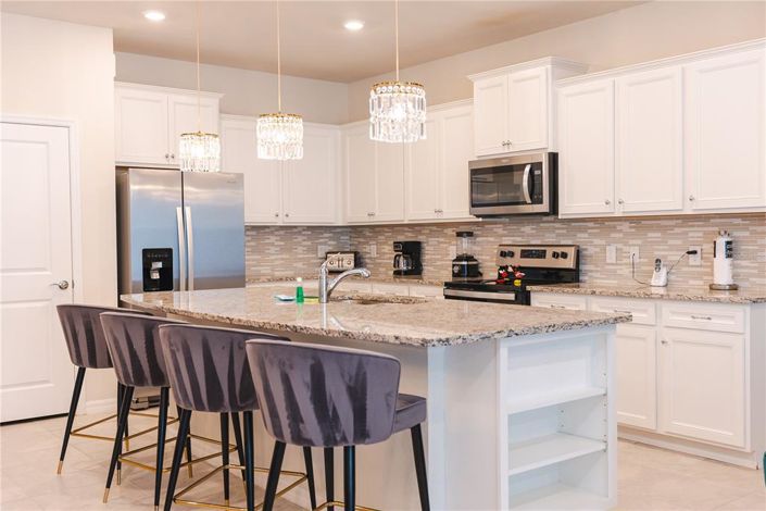 Image No.72-8 Bed Property for sale