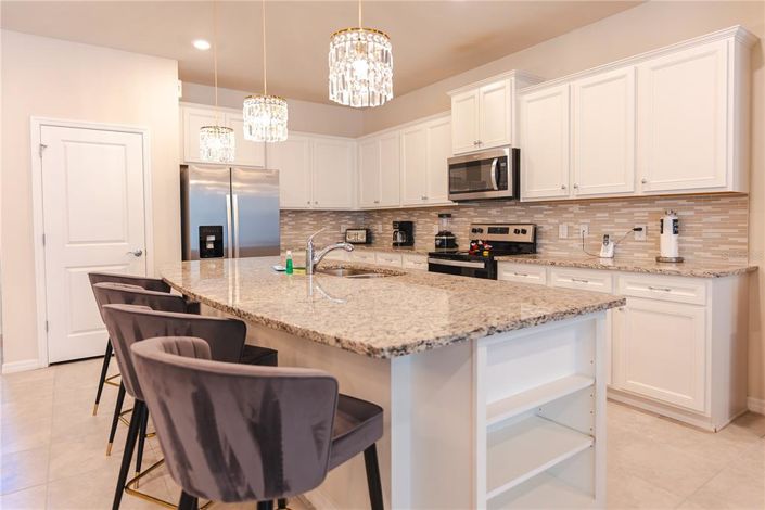 Image No.73-8 Bed Property for sale