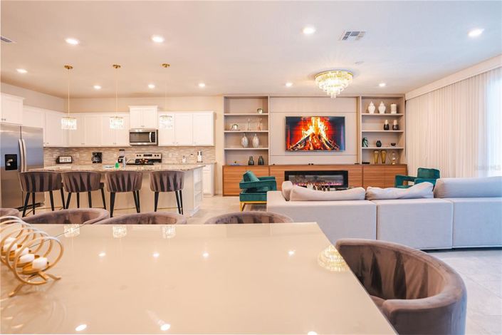 Image No.77-8 Bed Property for sale